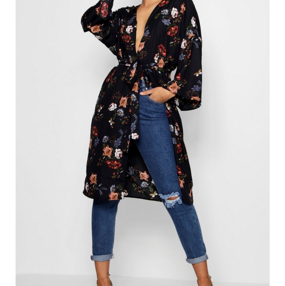 NWOT Boohoo Tie Waist Kimono